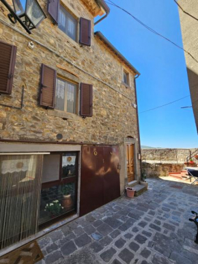 casa con 2 camere in borgo medievale Montegiovi
